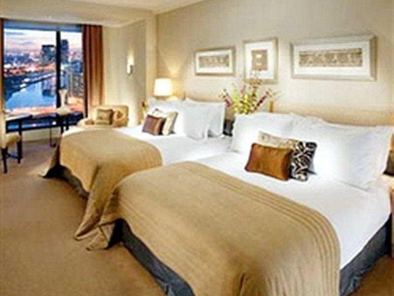 Crown Towers Melbourne Hotel Екстериор снимка A guest room at the Four Seasons Hotel